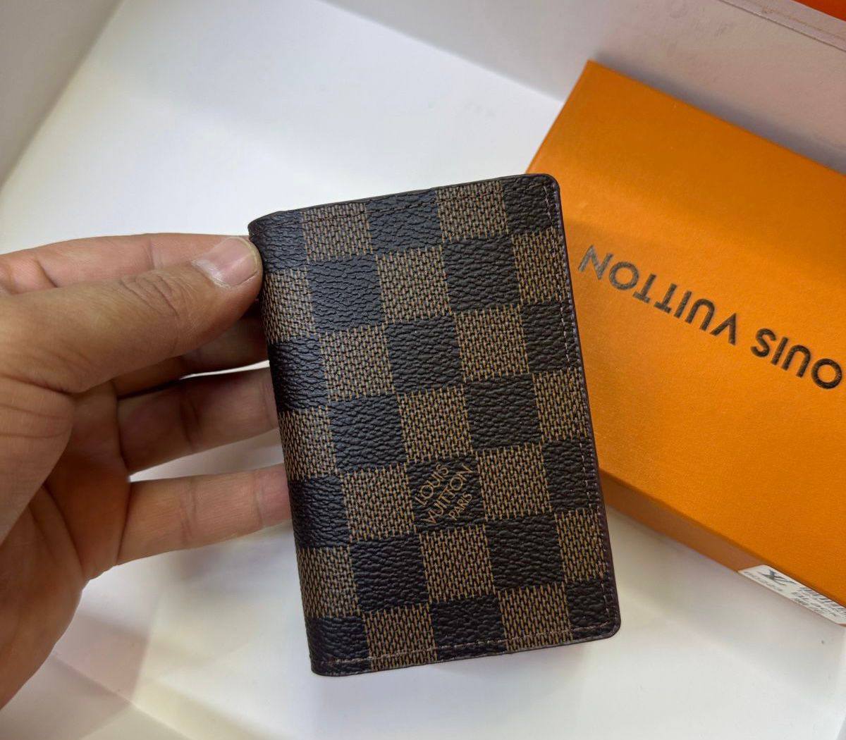 (DUPE) LV Wallet